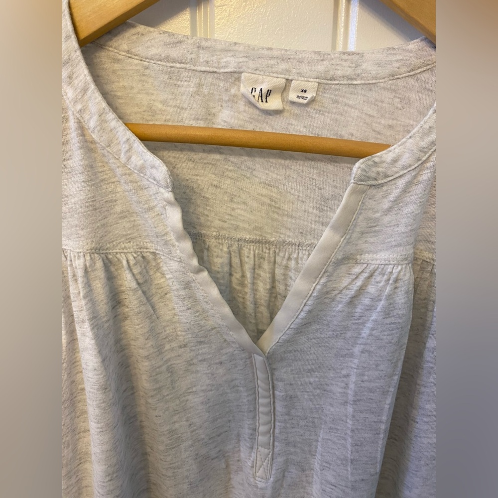 Gap long sleeve tee